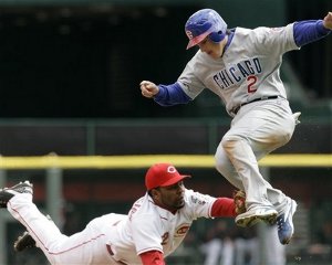 Encarnación dives to tag out a typical Cubs baserunner