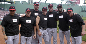 Javier Valentín and Joe Randa in group shot with other Reds