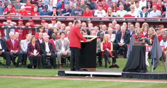 Johnny Bench speaking on his statue dedication night