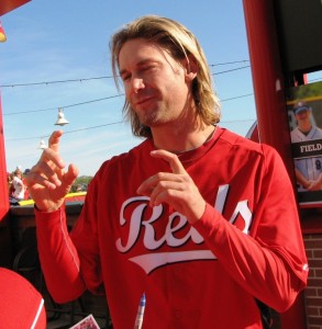 Bronson Arroyo walked through last year's Opening Night red carpet and explained his carpal tunnel prevented him from signing.