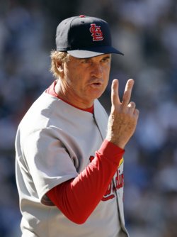 Tony LaRussa with the Cardinals for 2 more years