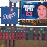 Reds win, despite a late Dodger rally