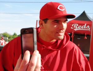 Joey Votto talking with fans