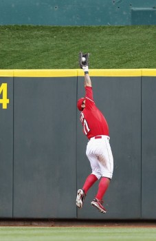 Shin-Soo Choo makes a great catch