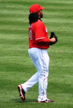 Cueto warms up in the outfield