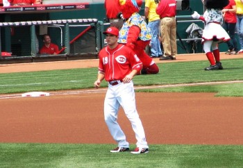 Votto warms up before the game