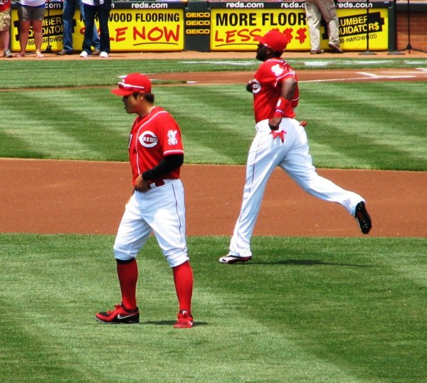 Choo and Phillips warm up before the game