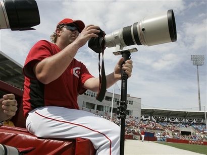 Whyâ€™s Dunn focusing on the outfield wall? Thatâ€™s not where the hotties are!