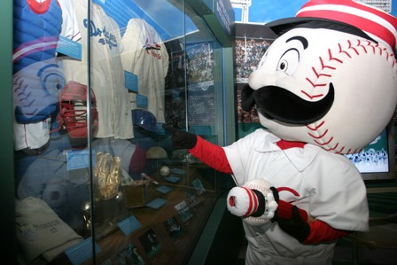 NEW YORK, NY -- On January 26, Mr. Redlegs, the official mascot of the Cincinnati Reds, stopped by the Sports Museum of America and checked out Cincinnati Red Johnny Bench’s catcher’s mask in the Museum’s baseball gallery. The Sports Museum of America is the nation's first and only fully interactive all-sports museum.  