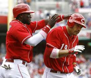 Phillips plays drums on Votto's head after Votto's 3-run blast